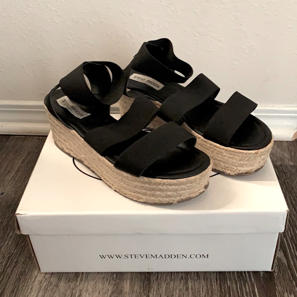 Steve Madden Black platform sandal
